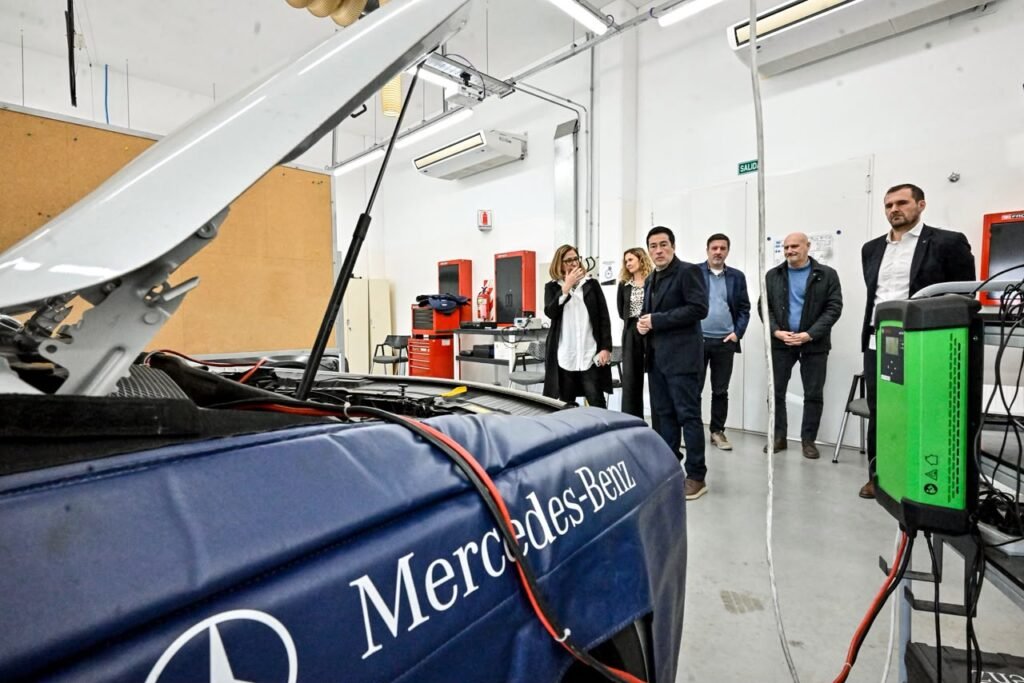 Leo Nardini visitó el Training Center de Mercedes-Benz en Tortuguitas