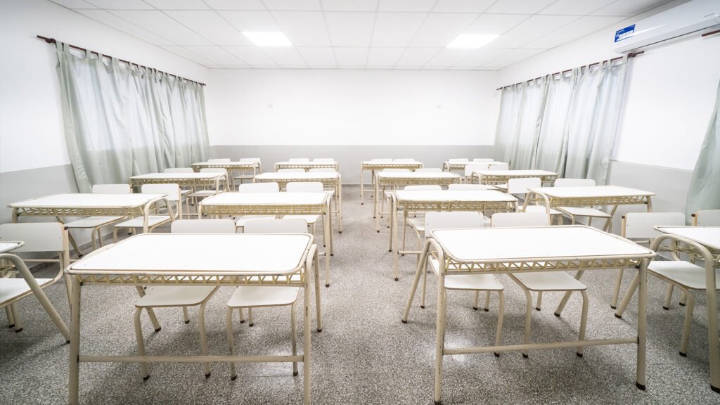 Mariel Fernández inauguró tres nuevas aulas en la Escuela Primaria Nº 28 de Trujui
