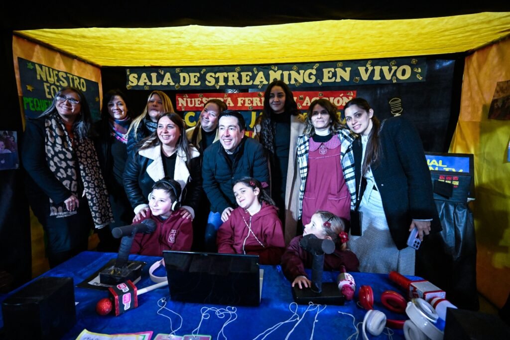 Nardini visitó la 30ª Feria Regional de Educación, Artes, Ciencias y Tecnología con sede en Malvinas Argentinas