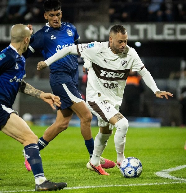 Platense no encuentra el rumbo y cae por goleada ante Talleres en Vicente López