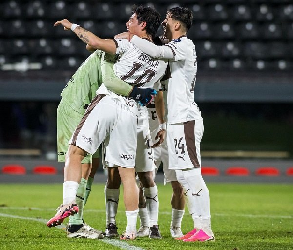Platense avanza en la Copa Argentina con un Cozzani en modo héroe 
