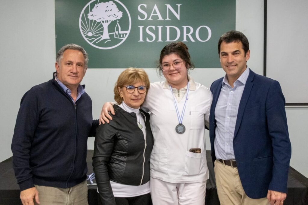 San Isidro celebró el egreso de 31 alumnos de la Escuela Municipal de Enfermería Universitaria