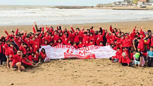 Sexto al Mar casi un centenar de estudiantes de Morón iniciaron el viaje de estudios