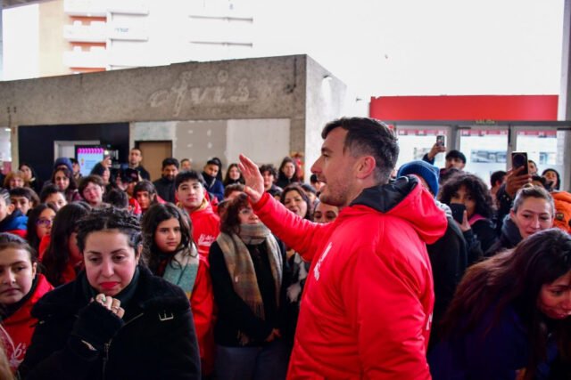 Sexto al Mar casi un centenar de estudiantes de Morón iniciaron el viaje de estudios