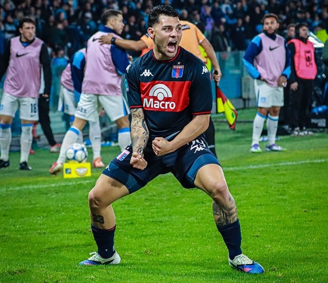 Gran partido de Tigre que derroto a Racing en Avellaneda