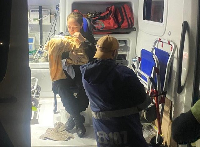 Un pedido de auxilio y una nueva vida: agentes de la Policía Municipal asisten un parto de urgencia