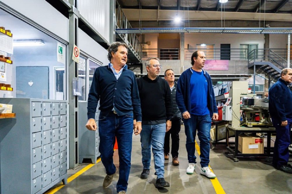 Valenzuela quiso alardear su gestión, erro con datos y expuso el desempleo industrial