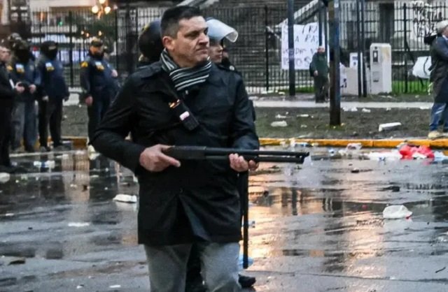 Quien es el comisario de la federal y de civil que disparo a la gente en Congreso