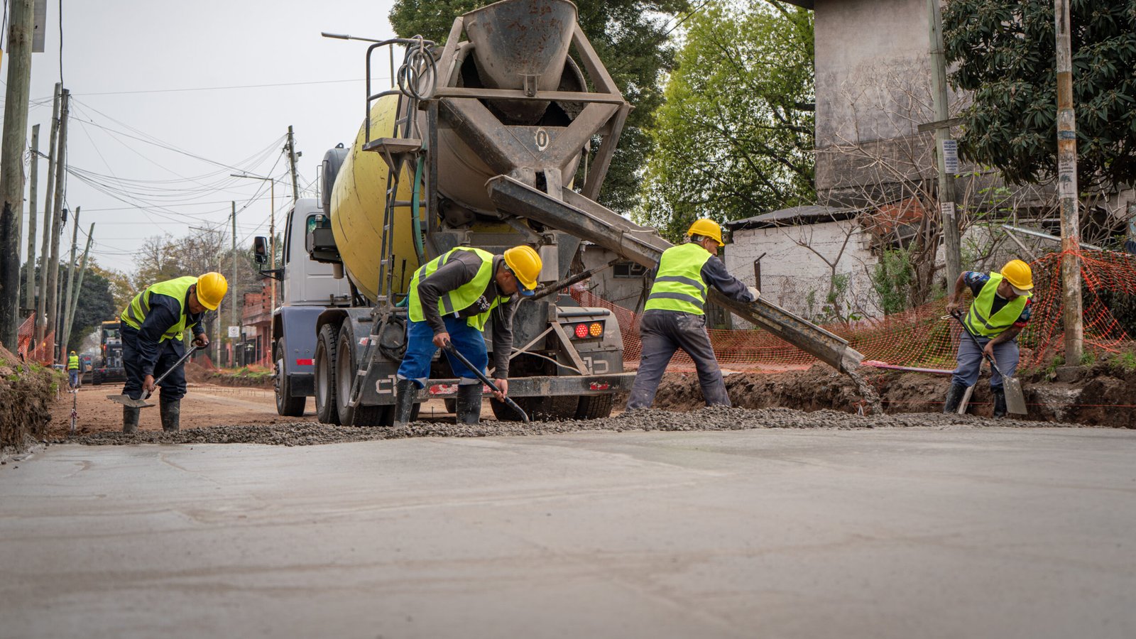Comenzó la repavimentación de la calle San Emilio en Trujui