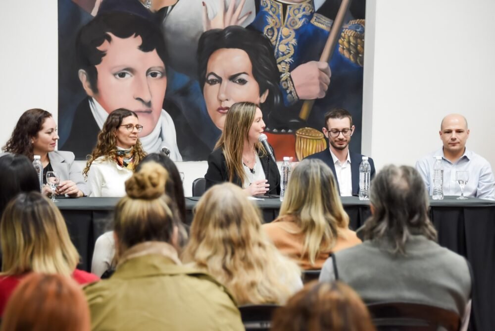 Emprendedores y productores de Ituzaingó se capacitaron sobre los microcréditos del Banco provincia