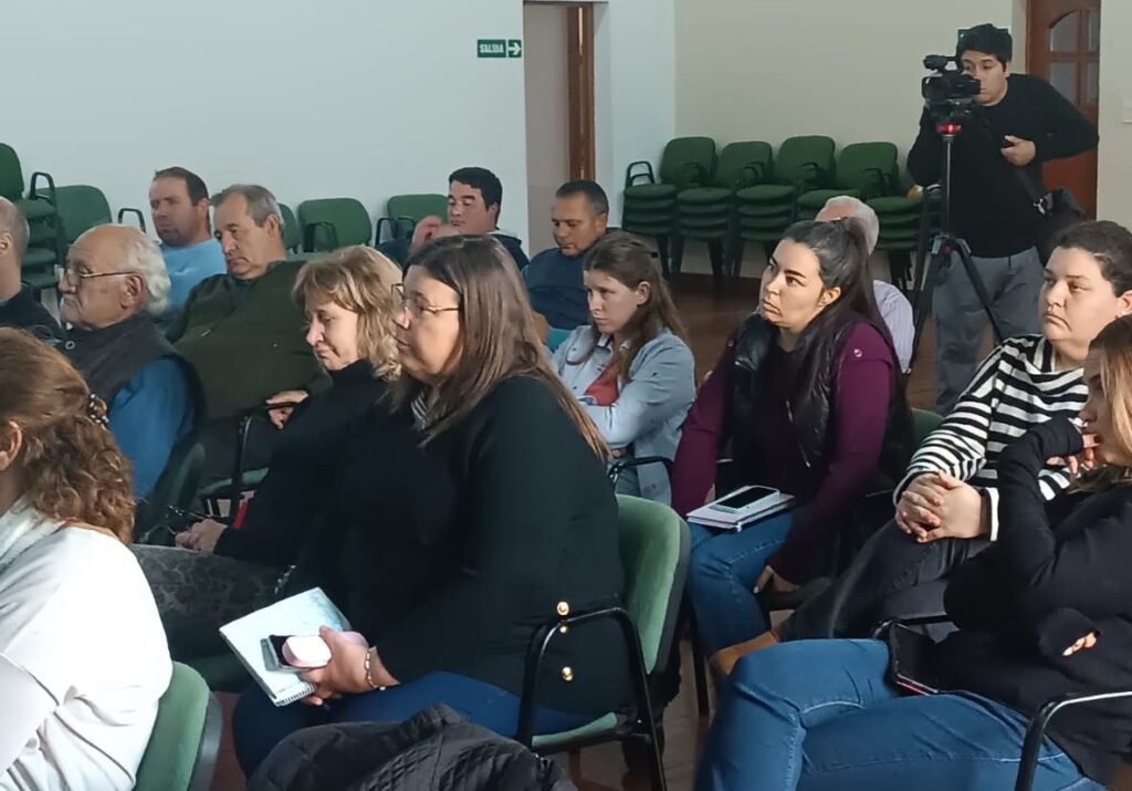 Emprendedores y productores de Ituzaingó se capacitaron sobre los microcréditos del Banco provincia