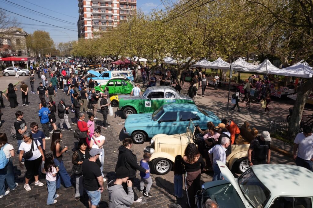Gran desfile de autos clásicos, motos y bicicletas en San Miguel por las Fiestas Patronales