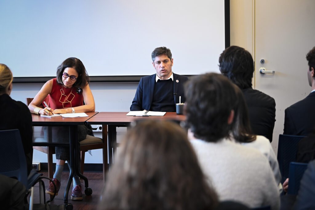 Kicillof cerró su visita a Estados Unidos con una charla en la Universidad de Columbia