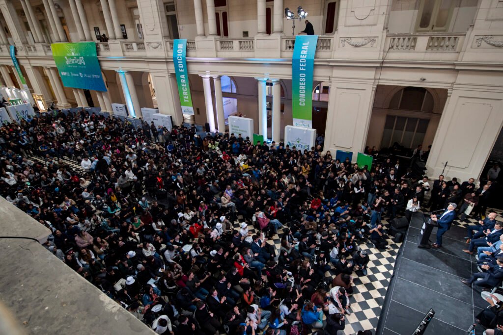Kicillof encabezó el cierre del 3° Congreso Federal e Internacional de Juventudes