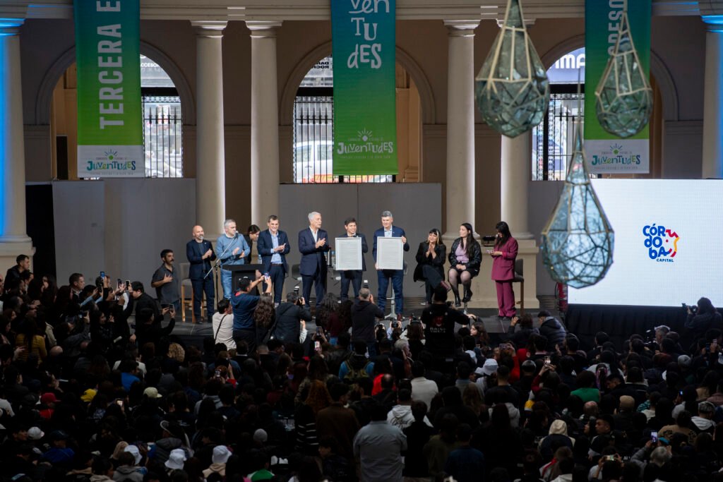 Kicillof encabezó el cierre del 3° Congreso Federal e Internacional de Juventudes