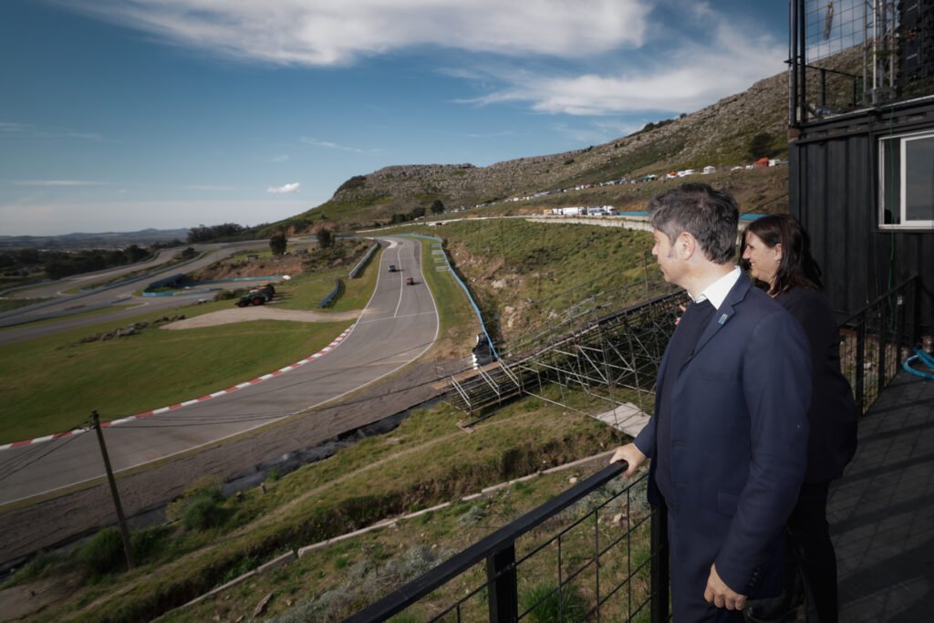 Kicillof encabezó la reinauguración del Autódromo Juan Manuel Fangio