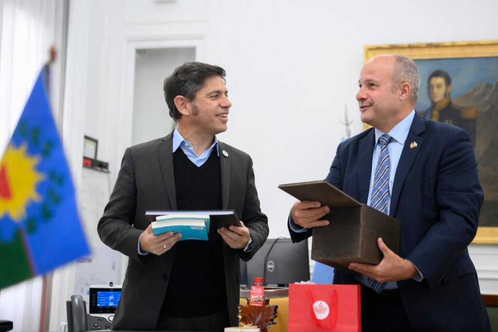 Kicillof se reunió con el embajador de Canadá