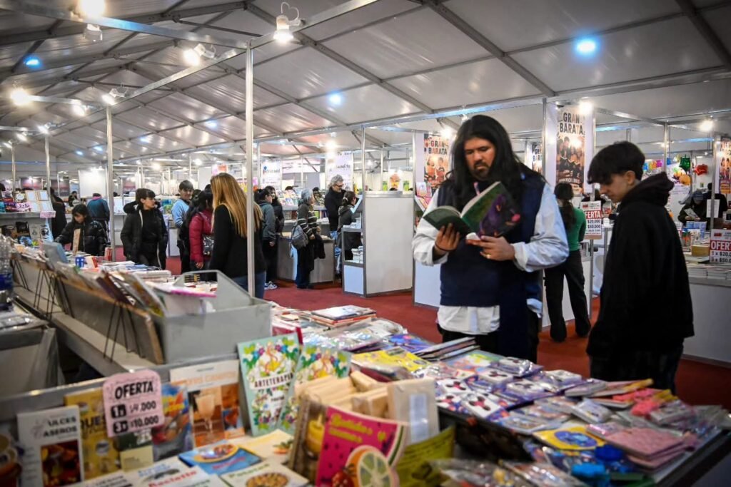 MÁS DE 150 MIL PERSONAS VISITARON LA 7.ª FERIA DEL LIBRO DE MALVINAS ARGENTINAS