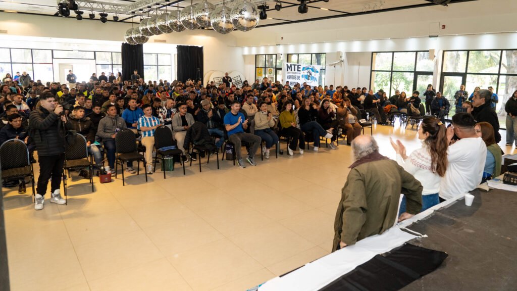 Mariel Fernández participó del plenario “Nadie se salva solo”