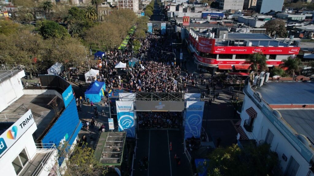 Más de 7 mil vecinos participaron de San Miguel Corre, dando inicio a las Fiestas Patronales