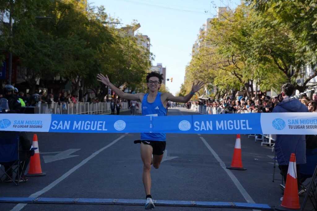 Más de 7 mil vecinos participaron de San Miguel Corre, dando inicio a las Fiestas Patronales