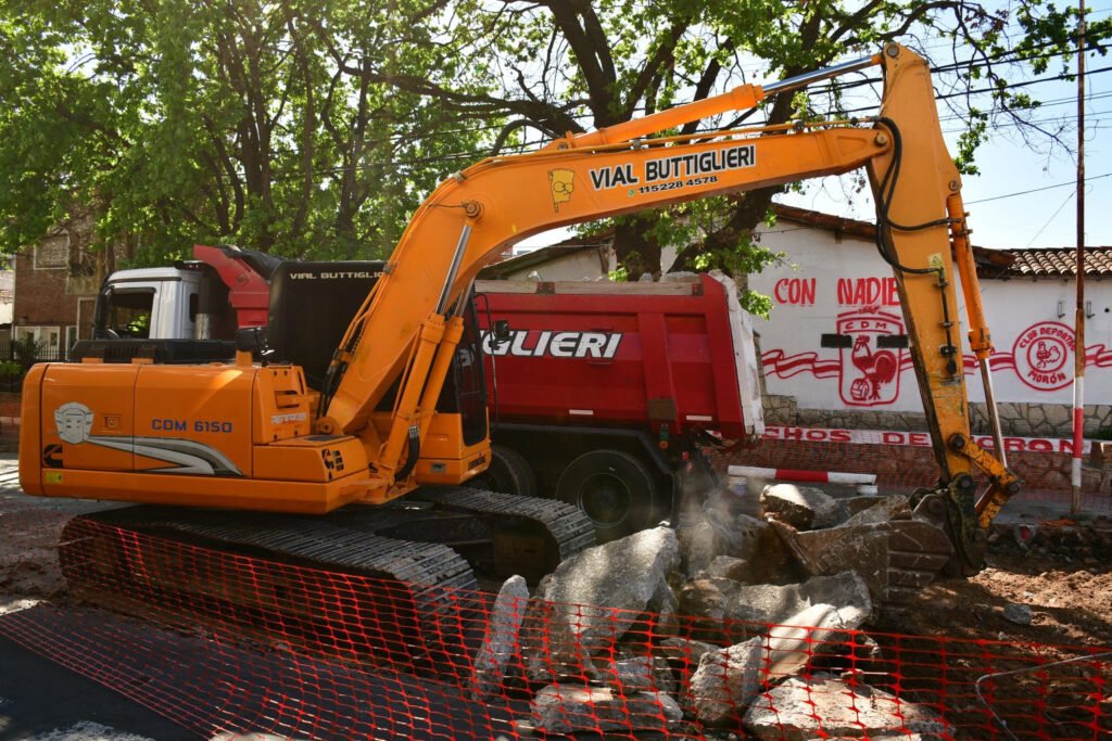 Morón comenzó la repavimentación integral de la calle 25 de Mayo