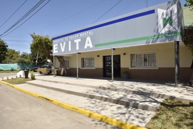 Romper el silencio para salvar vidas Abordaje juvenil y familiar contra el suicidio en el Hospital Evita