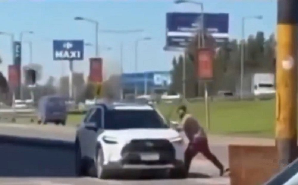 Violencia en el TOM: limpiavidrios atacaron varios autos y terminaron detenidos