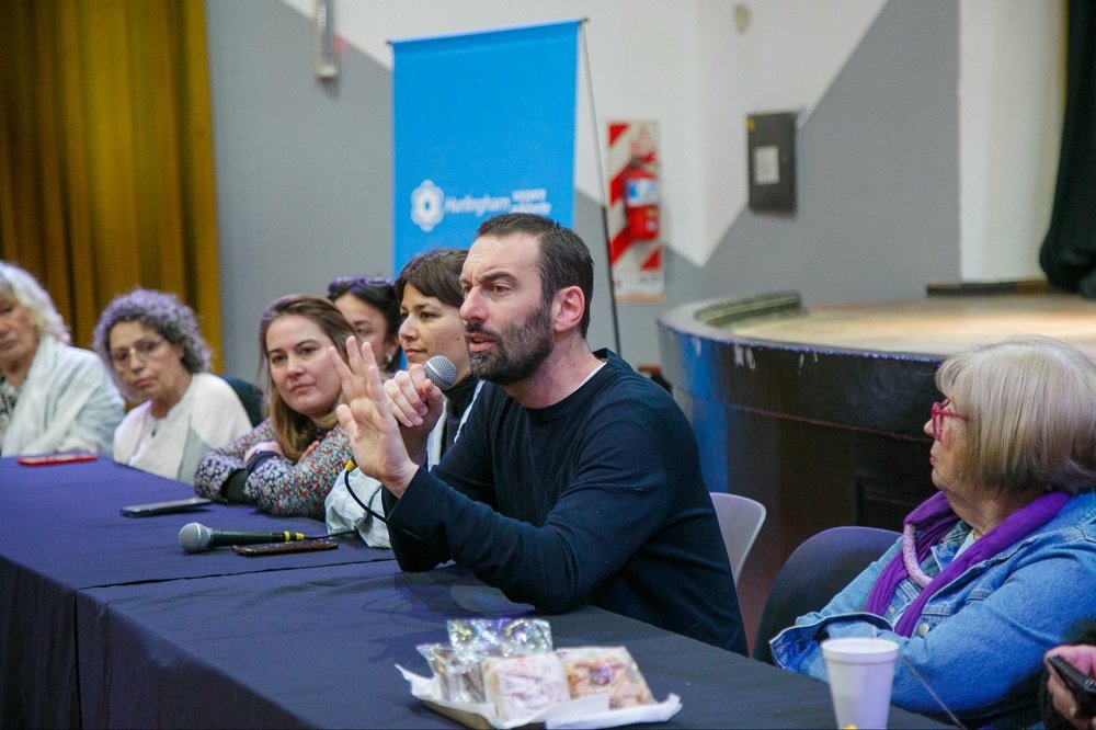 Damián Selci recorrió centros de jubilados y entregó equipamiento para promover la actividad física