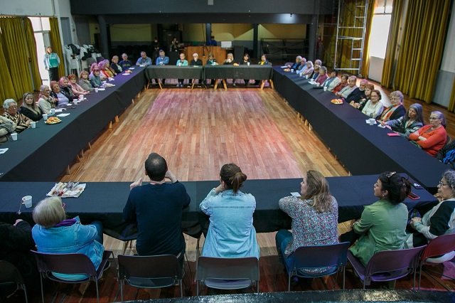 Damián Selci recorrió centros de jubilados y entregó equipamiento para promover la actividad física