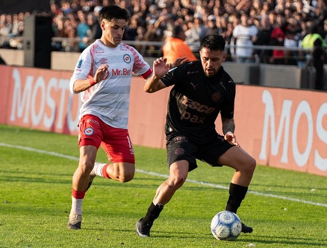 Empate con gusto a poco en Vicente López Platense reaccionó a tiempo pero sigue en mala racha