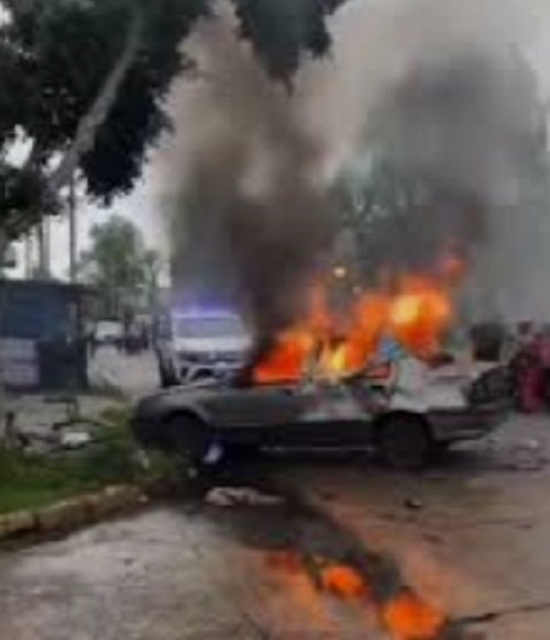 Justicia a domicilio en Tigre Repartidores rastrearon moto robada, destrozaron casa y quemaron auto