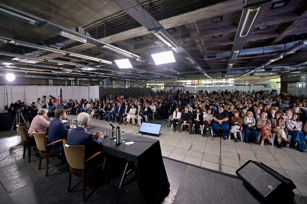 Kicillof No vamos a mejorar la educación con recetas importadas