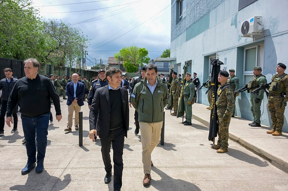 Kicillof recorrió la nueva base de la UTOI en San Isidro