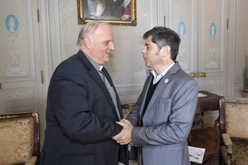 Kicillof se reunió con el nuncio apostólico, Michael Wallace Banach