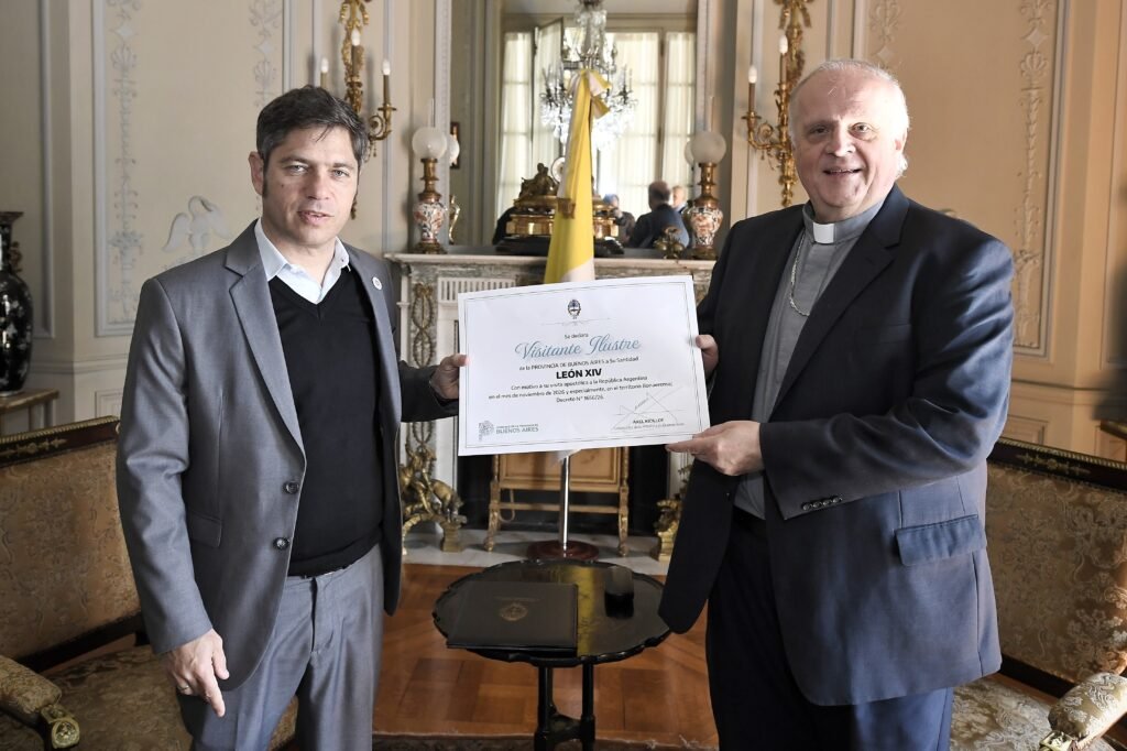 Kicillof se reunió con el nuncio apostólico, Michael Wallace Banach