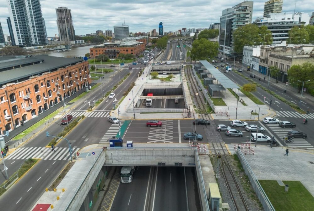 La Ciudad habilita el Paseo del Bajo para autos de lunes a viernes durante la noche