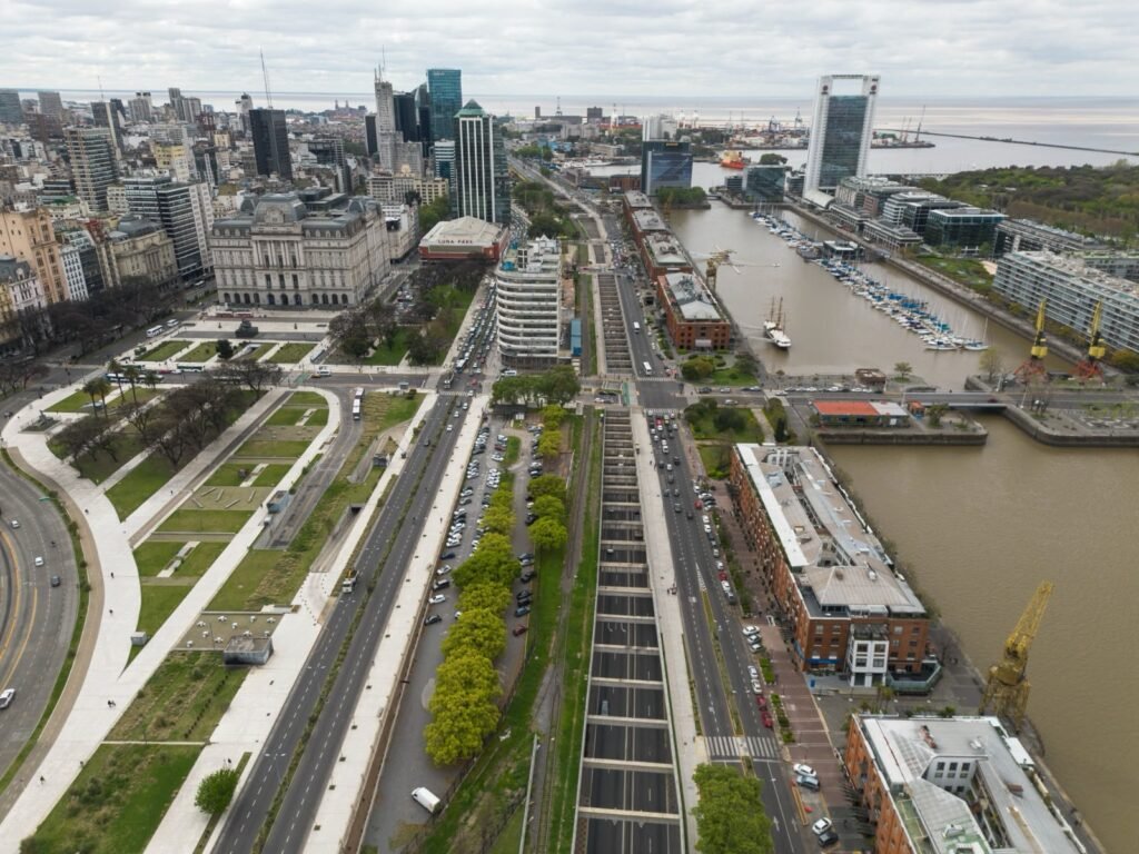 La Ciudad habilita el Paseo del Bajo para autos de lunes a viernes durante la noche
