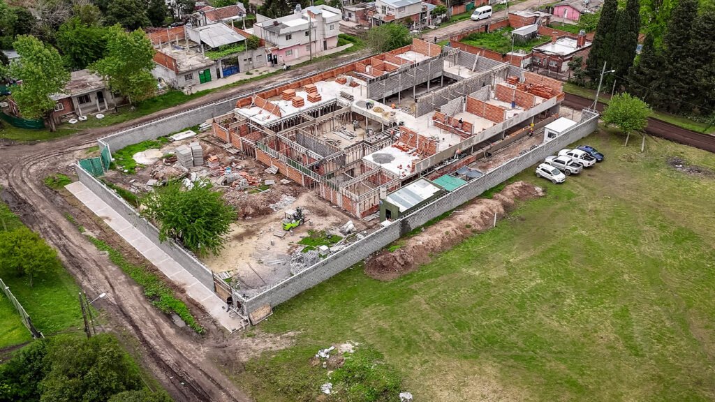Mariel Fernández recorrió obras en Francisco Álvarez