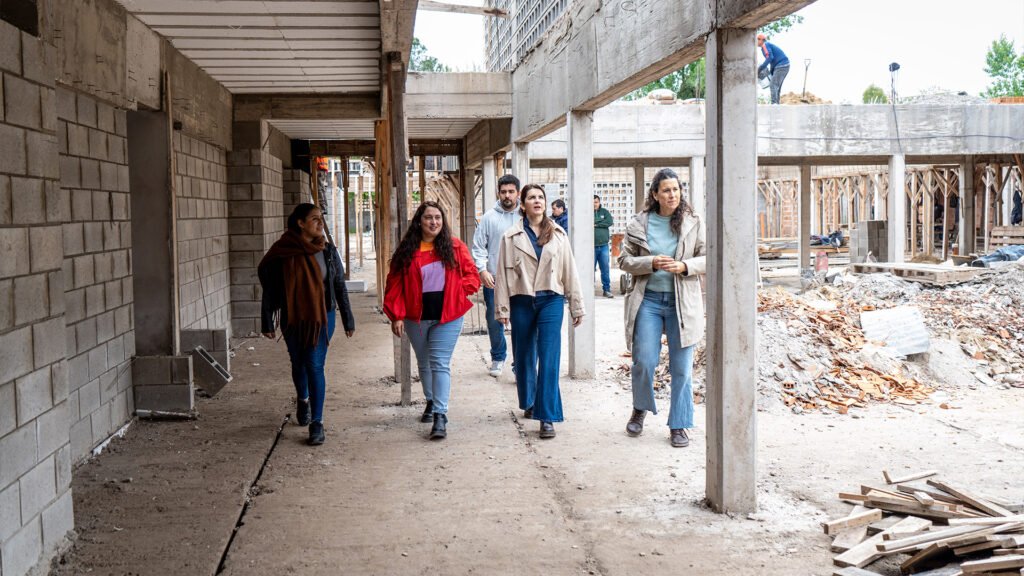 Mariel Fernández recorrió obras en Francisco Álvarez