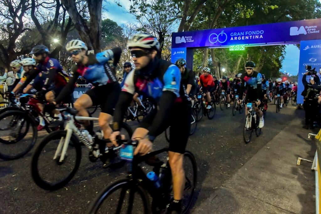 Más de 3.500 ciclistas correrán por avenidas y autopistas de la Ciudad en el Gran Fondo Buenos Aires