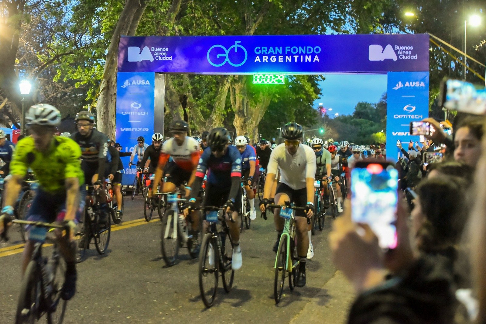 Más de 3.500 ciclistas correrán por avenidas y autopistas de la Ciudad en el Gran Fondo Buenos Aires