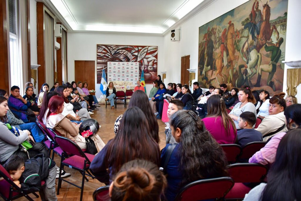 Morón entregó 50 kits a personas gestantes a través del Programa 1000 Días