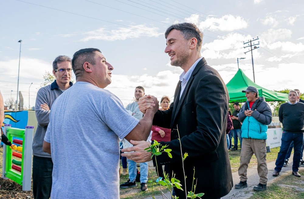 Morón inauguró una nueva plaza en el Corredor Stevenson