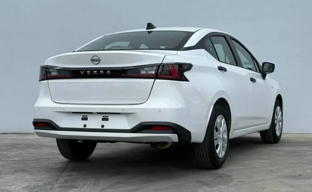 Nissan lanzó la versión más barata del nuevo Versa