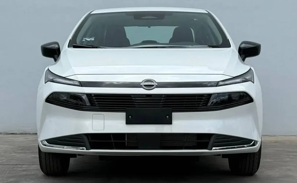 Nissan lanzó la versión más barata del nuevo Versa