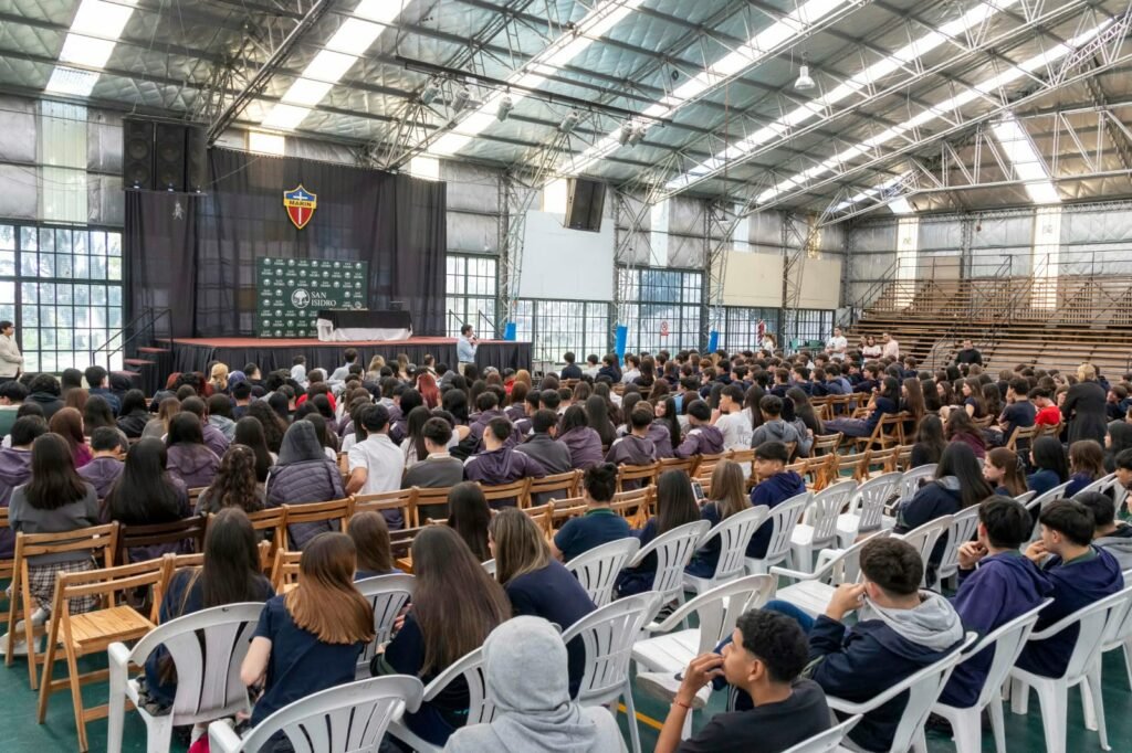 SAN ISIDRO MÁS DE 350 ESTUDIANTES PARTICIPARON DEL TALLER SOBRE LOS RIESGOS DE LAS APUESTAS ONLINE
