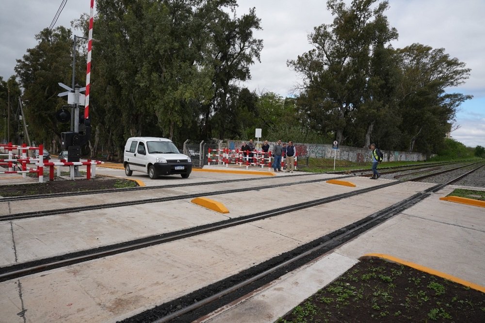 Se habilitó el nuevo paso a nivel de la calle Lebensohn en San Miguel