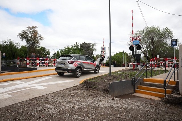 Se habilitó el nuevo paso a nivel de la calle Lebensohn en San Miguel