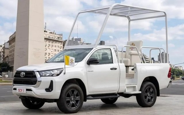Toyota adaptó dos Hilux para la histórica visita del papa León XIV a la Argentina